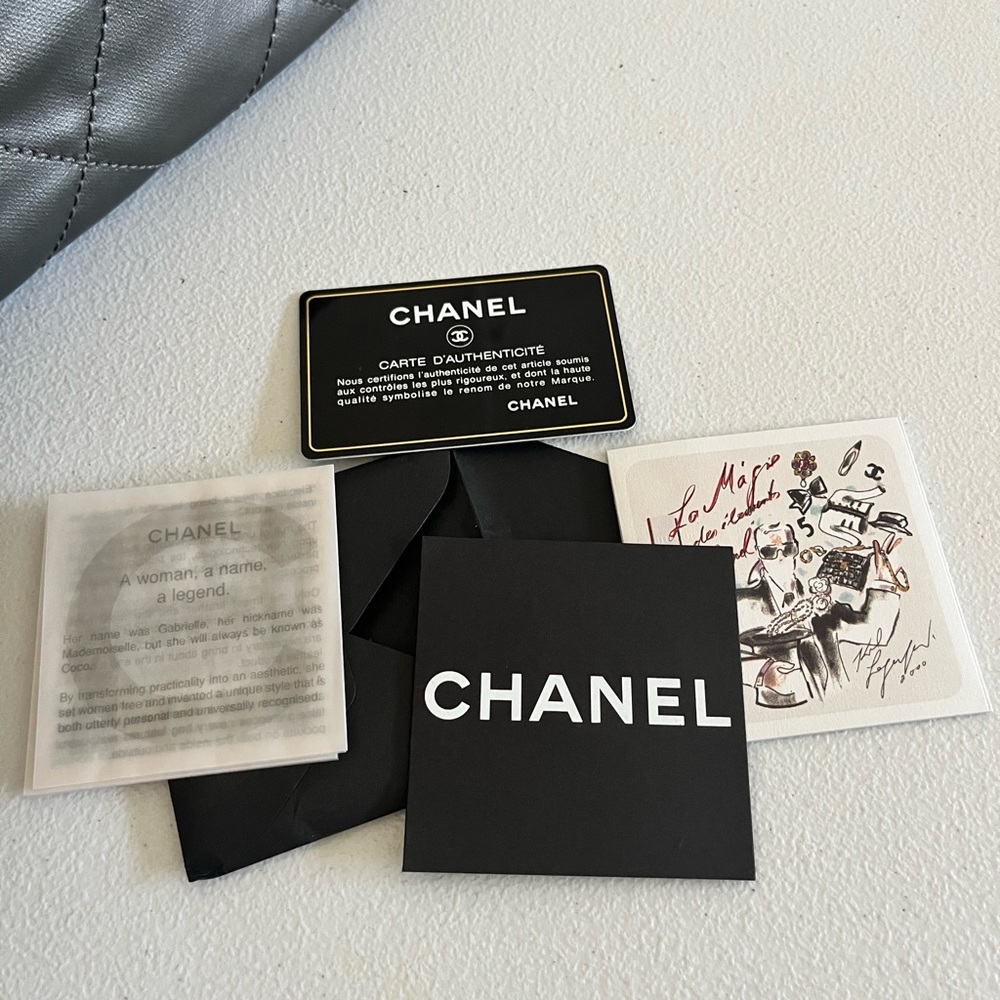 Chanel Two-Tone Patent Leather Shoulder Bag - - Picture 9 of 14